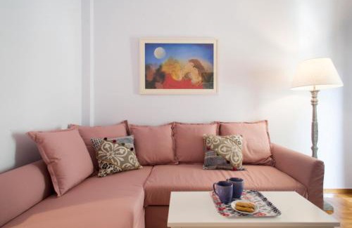 Kinosargous Apartment | Live like a local, next to Acropolis!