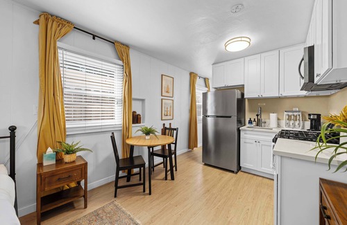 Pacific Beach Apartment | Live like a local - Studio with huge backyard