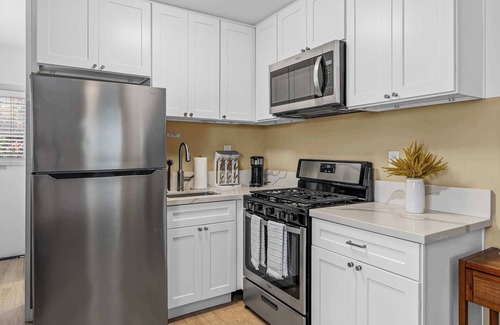 Pacific Beach Apartment | Live like a local - Studio with huge backyard