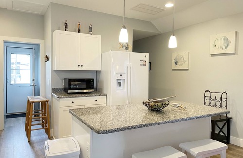Ocracoke House | Live Oak Cottage: Newly built cottage perfect for two