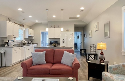 Ocracoke House | Live Oak Cottage: Newly built cottage perfect for two