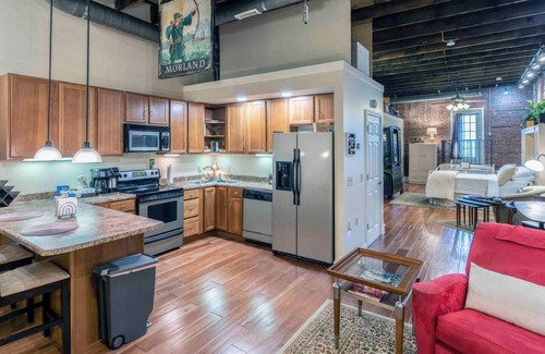 Bristol Apartment | LiveLike a LocalLoft, Downtown,Walkable/Music
