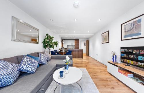 Spitalfields Apartment | Liverpool Street Retreat