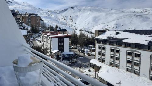 Pradollano Apartment | LIVING SIERRA NEVADA, céntrico, vistas, zona baja Montblanc