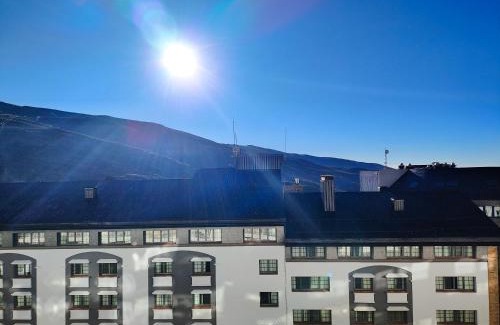 Pradollano Apartment | LIVING SIERRA NEVADA, céntrico, vistas, zona baja Montblanc