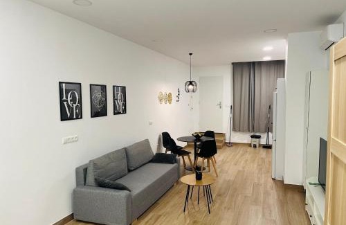 Cruz de Humilladero Apartment | living station 8