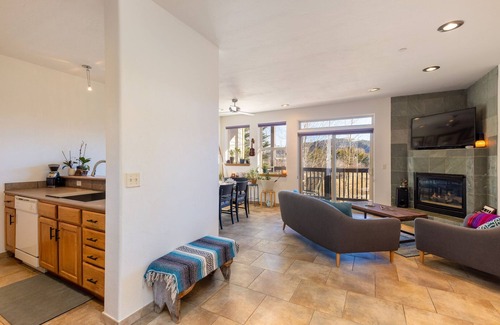 Frisco Condo | Living Wall Luxury