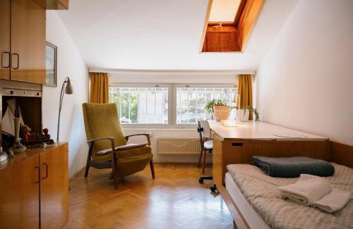 Bezigrad District House | Ljubljana C17 4-Bedroom Private Row House with Garden and Parking