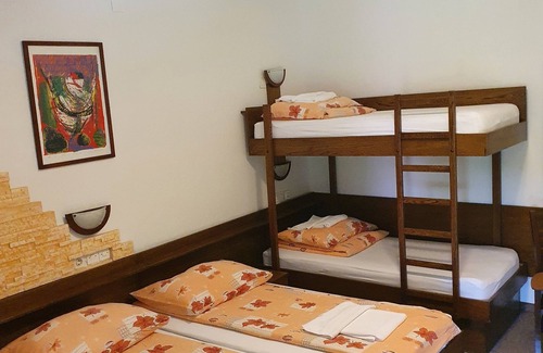Medvode House | Ljubljana subrbs-Private Quad family room***, free parking, free wlan