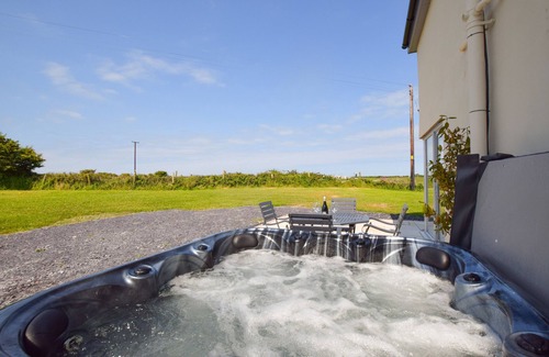 Llanddeusant House | Llanddygfael Hir - Four Bedroom House, Sleeps 8