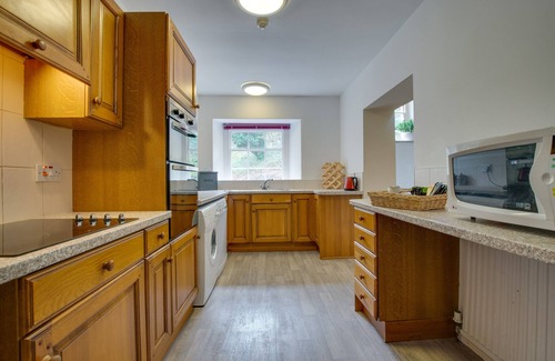 Llanbedrog Apartment | Llety'r Plas - Five Bedroom Apartment, Sleeps 8