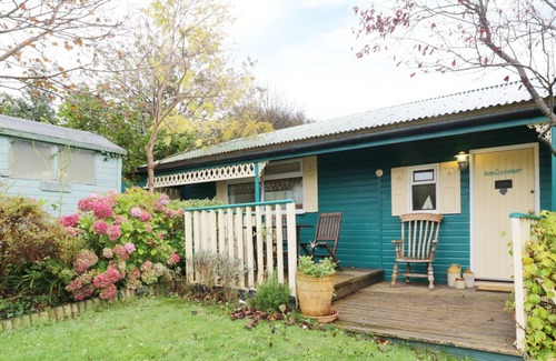 Aberystwyth Cabin | LLEWELYN LODGE, with a garden in Aberystwyth