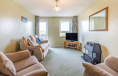 Ty Croes Cottage | LLONYDD, pet friendly, country holiday cottage in Aberffraw