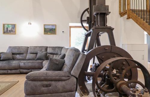 Llanfair Caereinion House | Llwydiarth Saw Mill