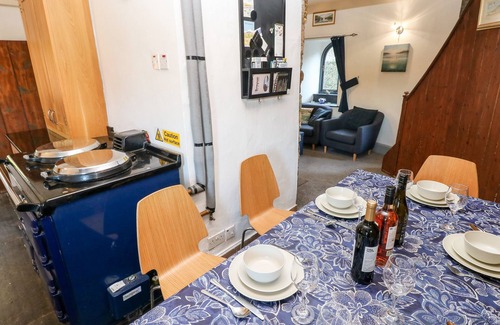 Newport Cottage | LLWYNGWAIR LODGE, pet friendly in Newport, Pembrokeshire