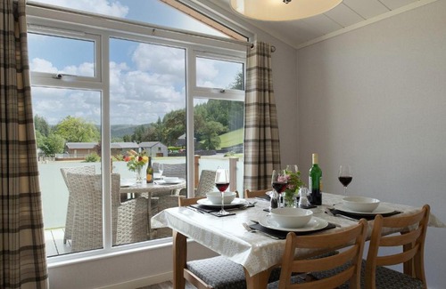 Gwynedd- Snowdonia House | Llyn Ffynnon Lodge