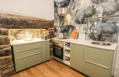 Borth-y-Gest Cottage | LLYS MADOC, romantic, luxury holiday cottage in Porthmadog
