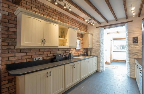 Newport Cottage | Llysmyfyr, Newport - Five Bedroom Cottage, Sleeps 11