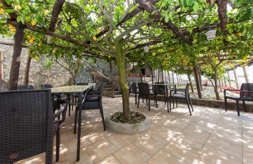 Pontone Apartment | Lo Smeraldo Private Pool Villa Ravello by ElodeaGroup