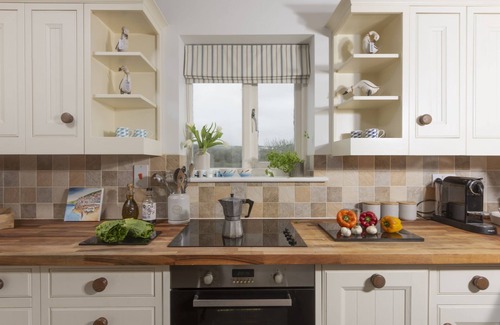 St. Mawgan Cottage | Lobbs Cottage - a cottage that sleeps 6 guests in 3 bedrooms