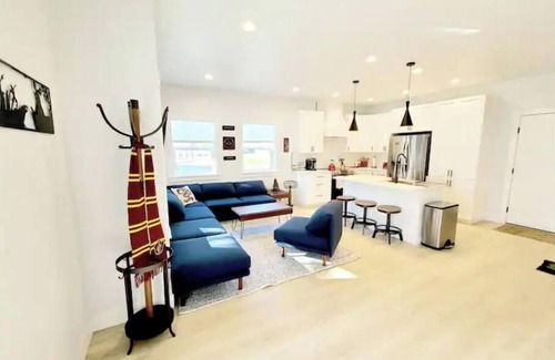 Veterans Park House | Local Host: 3BR 2.5BA by BSU DT GreenBelt & Skiing