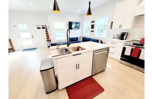 Veterans Park House | Local Host: 3BR 2.5BA by BSU DT GreenBelt & Skiing
