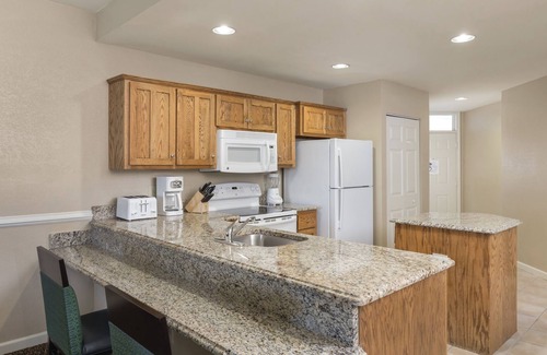 Williamsburg Resort | LOCAL HOST! 3BR at Governor's Green. Prime Location - Indoor/Outdoor Pools!