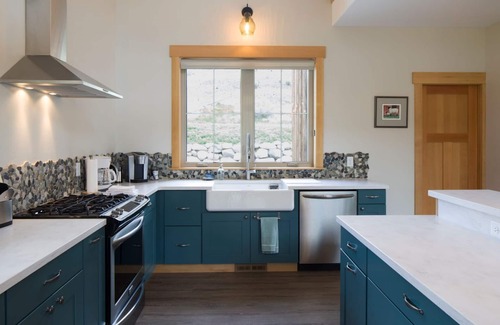 Gardiner House | Located 10 miles north of Yellowstone Park.