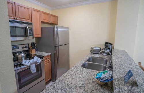 Florida Central Atlantic Coast Hotel | Located 3 miles from the Walt Disney World Resort.