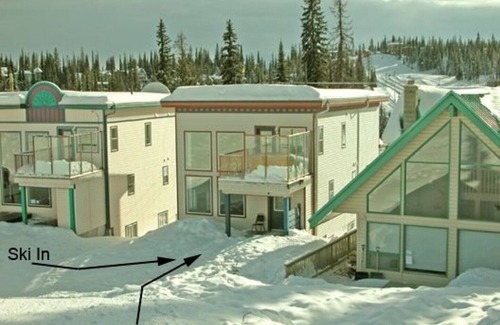 Silver Star Mountain Ski Chalet | Located at the Base of the Alpine Meadows Chair