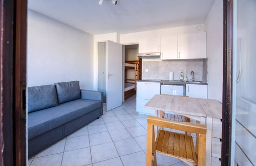 Les Esserts Apartment | Located at the foot of the Morillon 1100 slopes