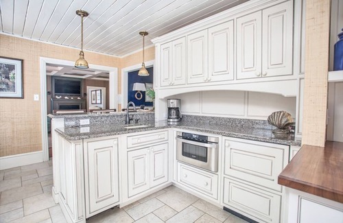 Cape May House | Located close to the beach and Washington Street Matt this 5 BR/5.5 BA home called The Fairthorne Cottage. Sleeps 10.