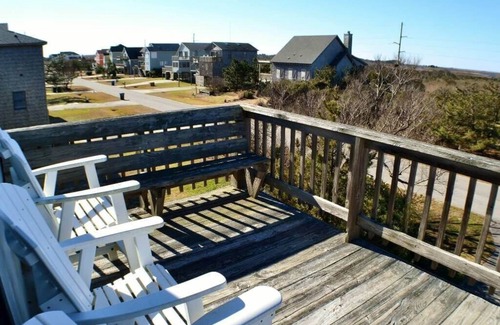 South Nags Head House | Located in a calm community in South Nags Head, it is the perfect family getaway.