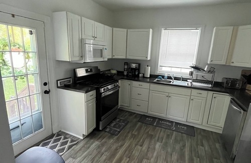 Downtown House | Located in the Heart of Downtown Hampton rent for 30 days or more!