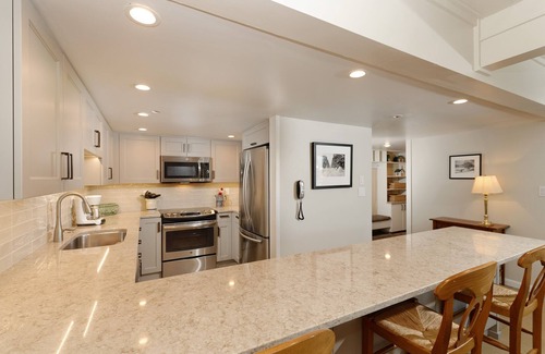 Snowmass Village Condo | Located on Fanny Hill, Stonebridge Condo 933, 2 Bedroom & Den 3 BA