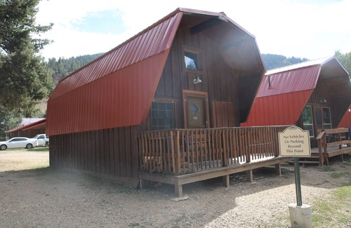 Red River Cabin | Located on our Private Fishing Pond