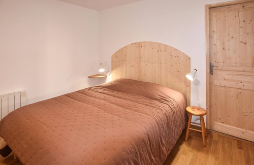 Bedoin House | Located on the southern slope of Mont Ventoux, at an altitude of 1450 meters, this large charlet wel