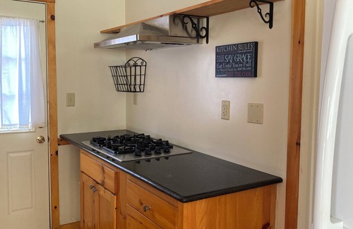 Bass River Cabin | LOCATION! 1 mile to OCEAN/GOLF, Pool, SLEEPS5, pet ok, Kitchen/Grill,2BR,Parking