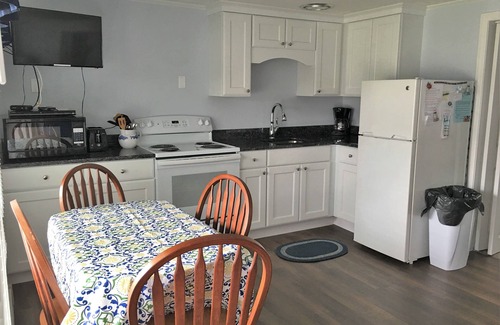 Dennis Port Condo | Location! Beach Directly Across St from complex + Heated Pool, Sleeps 4, A/C