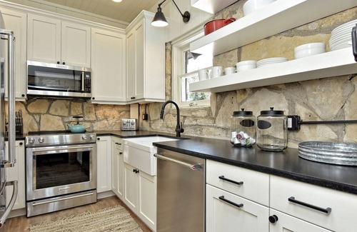 Rocky Ridge House | LOCATION! Lake Travis Waterfront~Pool, Spa, Outdoor Kitchen, Location