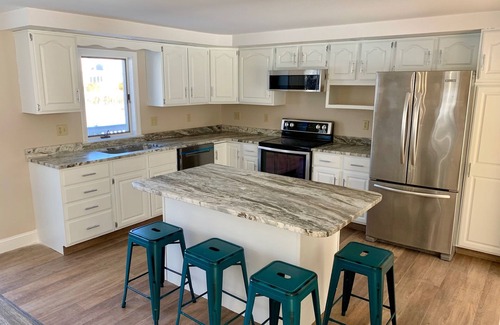 Ogunquit House | LOCATION! LOCATION! 1/2 mile walk to beach and downtown.