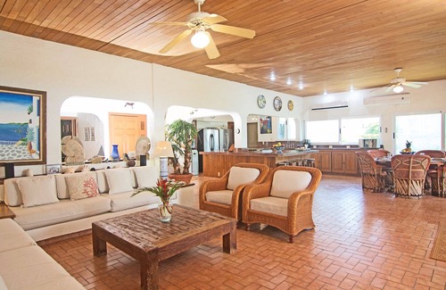 Manzanillo House | Location, location.......4 Bedroom right on beautiful sandy beach