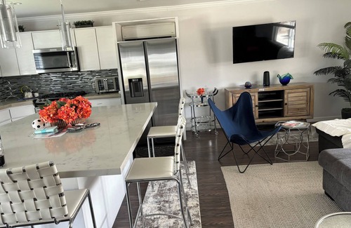 Palm Desert House | Location, location! In the center of the desert just minutes to everything!