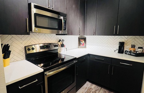 Dallas Apartment | LOCATION! LOCATION! IN THE HEART OF DALLAS! 10% off weekly stay 20% monthly.
