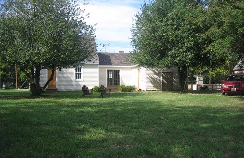 St. Michaels Cottage | Location, Location, Location! - W Melson House - Beautiful - In Town St Michaels