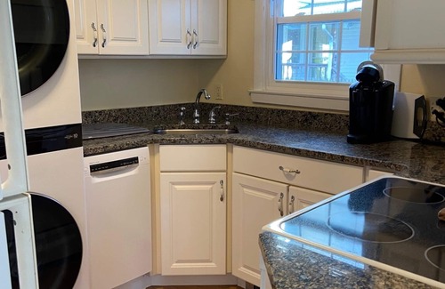 Top of the Hill Apartment | Location, Location, Location walk to beach, shopping, restaurants, cliff walk