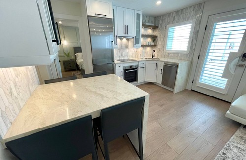 Old Naples Condo | Location Location Location - Olde Naples Florida - 3-min walk to the beach