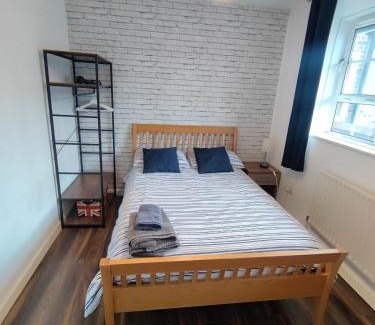 Shadwell Apartment | Location Location Location, Whole apartment for you!