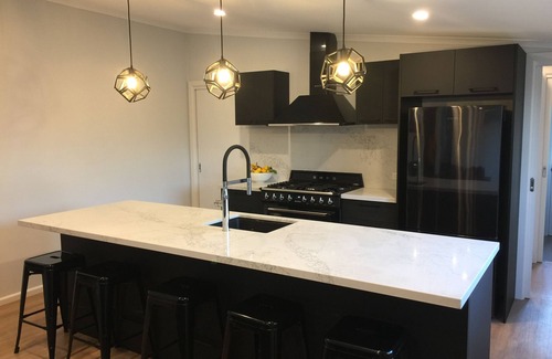 Barwon Heads House | Location & Luxe in 'Barwon Heads Central' - Beach, Pub & Cafes at the door .