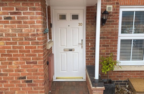 Oakham House | Location, Parking, Amenities, Playground: The Full House, 5 minutes from Station